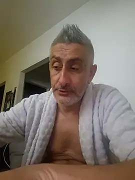 Snapshot of DildoG45 chatting on 12-21-25, 01:57 DildoG45 online show from 12-21-25, 01:57