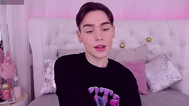 Snapshot of RobbyCharming chatting on 12-23-24, 06:58 RobbyCharming online show from 12-23-24, 06:58