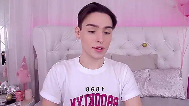 Snapshot of RobbyCharming chatting on 12-27-24, 07:46 RobbyCharming online show from 12-27-24, 07:46