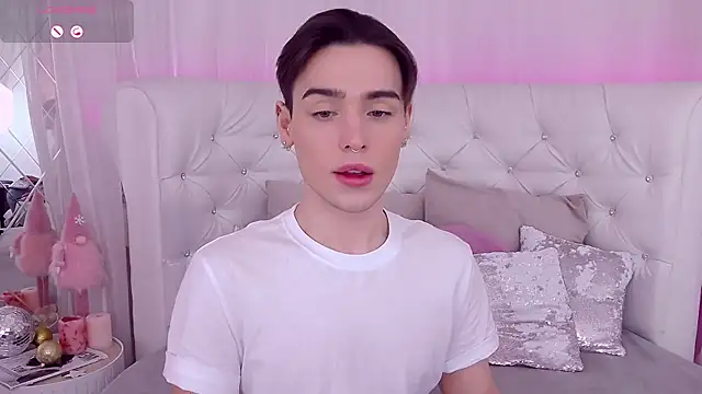Snapshot of RobbyCharming chatting on 01-04-25, 07:44 RobbyCharming online show from 01-04-25, 07:44