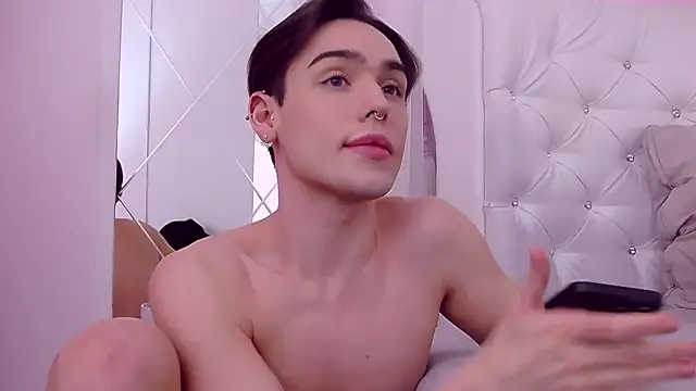 Snapshot of RobbyCharming chatting on 01-17-25, 10:56 RobbyCharming online show from 01-17-25, 10:56
