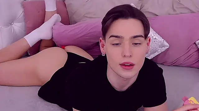 Snapshot of RobbyCharming chatting on 01-25-25, 01:54 RobbyCharming online show from 01-25-25, 01:54