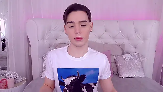 Snapshot of RobbyCharming chatting on 01-25-25, 07:49 RobbyCharming online show from 01-25-25, 07:49