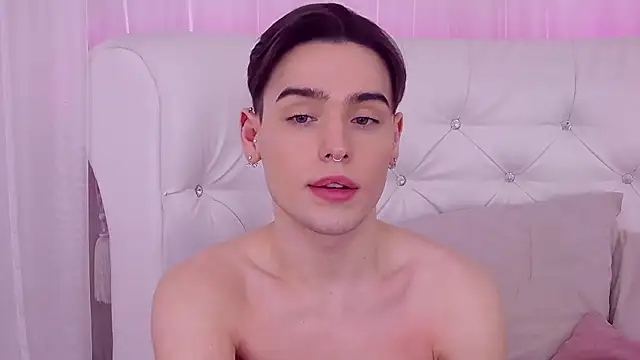 Snapshot of RobbyCharming chatting on 01-28-25, 02:21 RobbyCharming online show from 01-28-25, 02:21