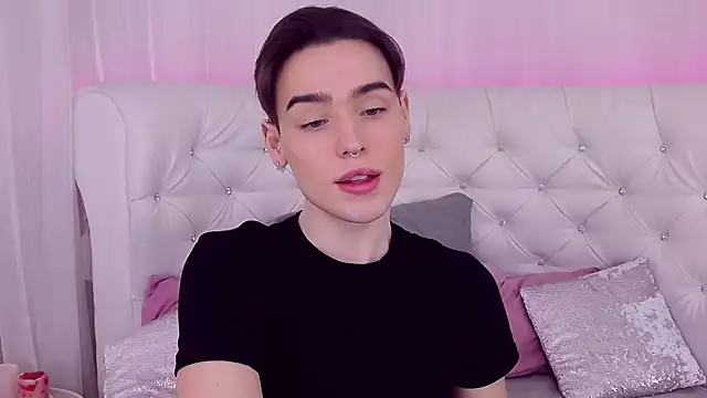 Snapshot of RobbyCharming chatting on 02-06-25, 07:51 RobbyCharming online show from 02-06-25, 07:51