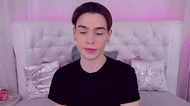 Snapshot of RobbyCharming chatting on 02-15-25, 07:39 RobbyCharming online show from 02-15-25, 07:39