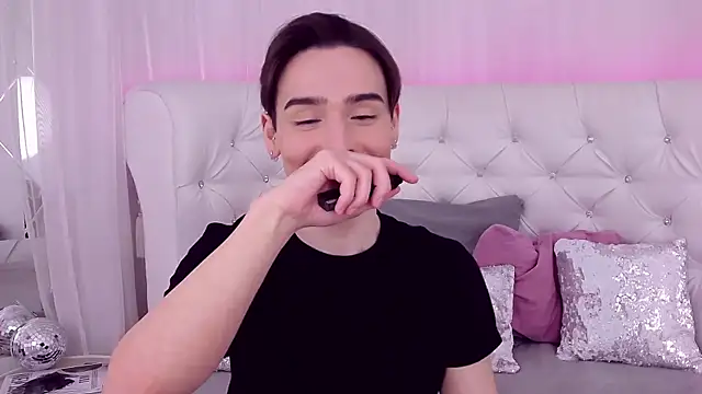 Snapshot of RobbyCharming chatting on 03-01-25, 07:48 RobbyCharming online show from 03-01-25, 07:48