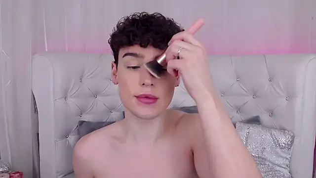 Snapshot of RobbyCharming chatting on 10-15-25, 03:39 RobbyCharming online show from 10-15-25, 03:39