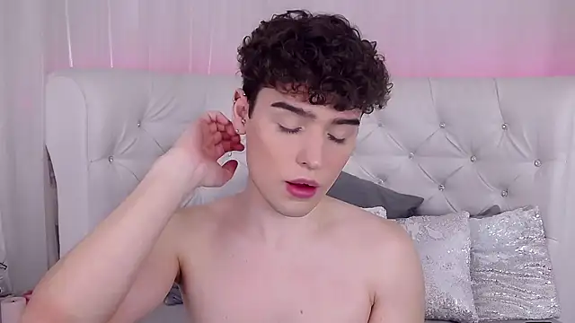 Snapshot of RobbyCharming chatting on 10-19-25, 03:51 RobbyCharming online show from 10-19-25, 03:51