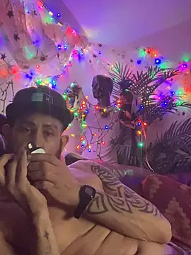 Snapshot of ItalianPapiDripDrip chatting on 12-31-24, 12:04 ItalianPapiDripDrip online show from 12-31-24, 12:04