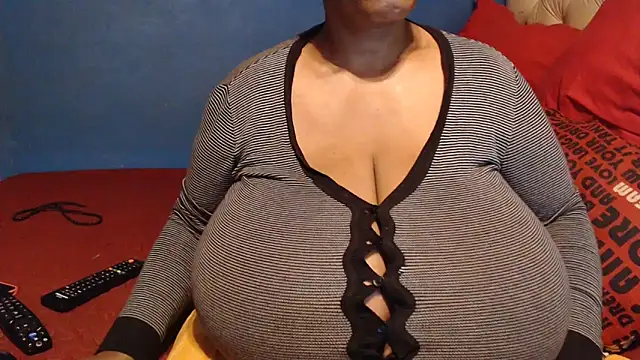 CUTEFIRMMELONSS online show from 12-15-25, 06:23