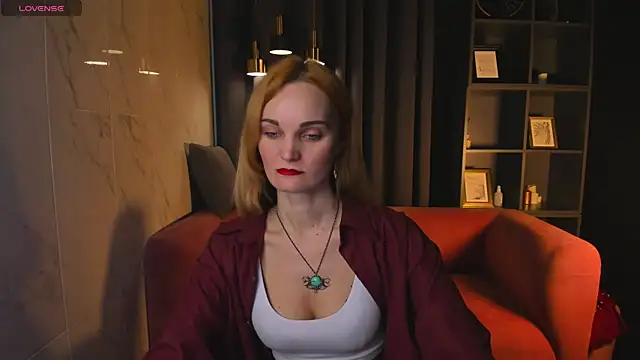 SaraSubtlety online show from 12-17-25, 01:28