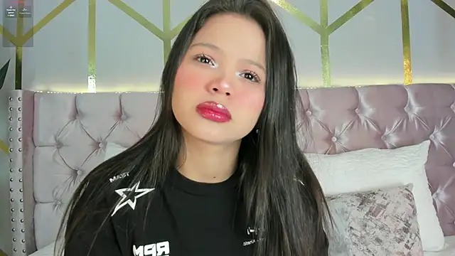 Snapshot of candy_beck chatting on 12-06-24, 03:44 candy beck online show from 12-06-24, 03:44