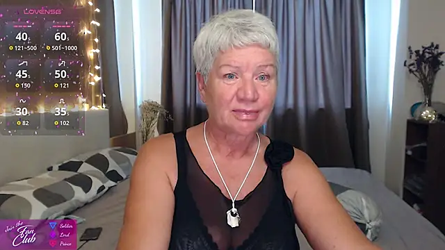 Snapshot of roxana_brooks chatting on 06-06-26, 12:05 roxana brooks online show from 06-06-26, 12:05