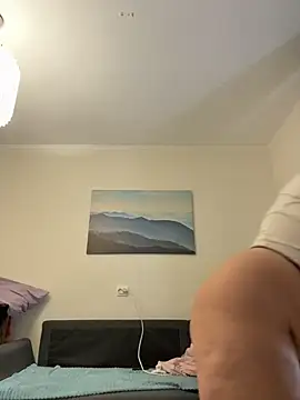 OdriOlsens online show from 11-18-25, 02:32