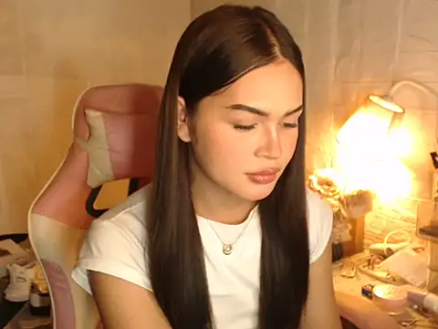 Ashely Lewis online show from 12-17-25, 12:00