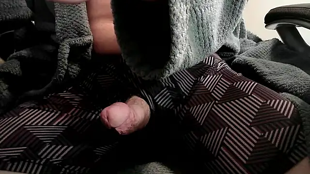 Snapshot of Cheaptriterry chatting on 09-17-25, 01:02 Cheaptriterry online show from 09-17-25, 01:02