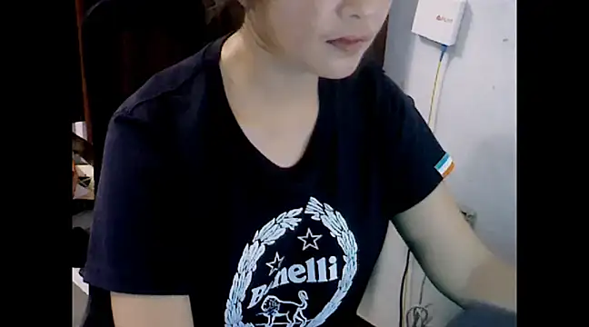 Snapshot of makemefallin chatting on 12-11-24, 02:11 makemefallin online show from 12-11-24, 02:11