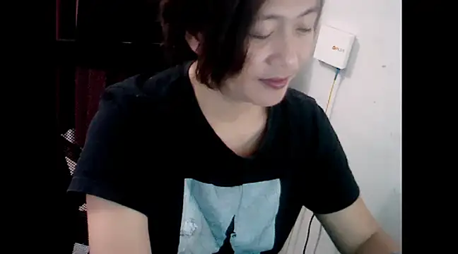 Snapshot of makemefallin chatting on 12-19-24, 02:13 makemefallin online show from 12-19-24, 02:13