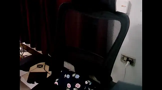 Snapshot of makemefallin chatting on 01-04-25, 01:42 makemefallin online show from 01-04-25, 01:42