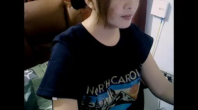 Snapshot of makemefallin chatting on 03-12-25, 01:30 makemefallin online show from 03-12-25, 01:30