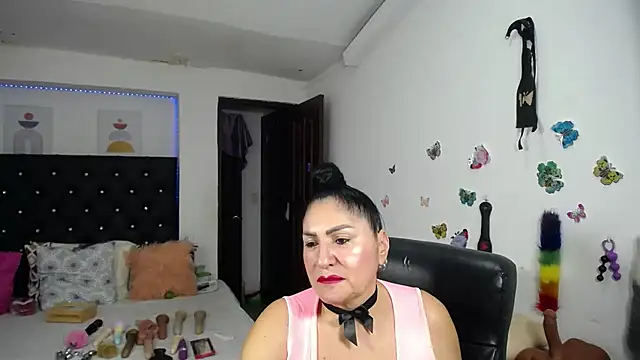 Snapshot of mature_bigboobs10 chatting on 07-12-26, 04:14 mature bigboobs10 online show from 07-12-26, 04:14