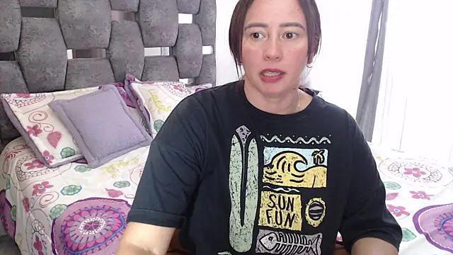 sara hott 1 online show from 04-10-26, 08:13