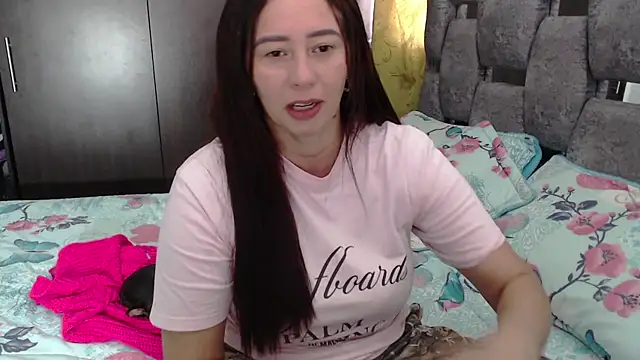 Snapshot of sara_hott_1 chatting on 07-08-26, 03:27 sara hott 1 online show from 07-08-26, 03:27