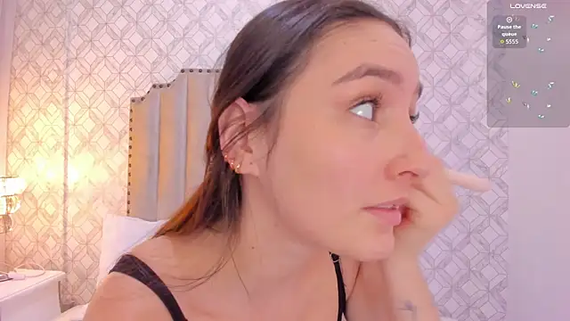 Pia Johnson  online show from 11-29-25, 11:24