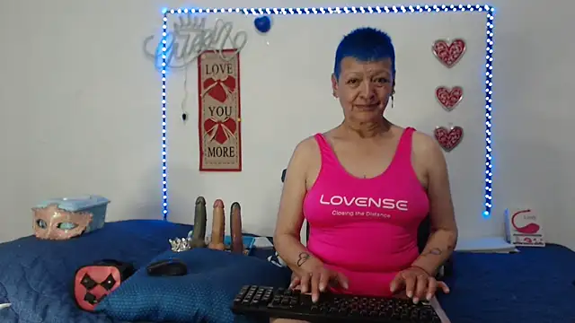 loquitaqueen011 online show from 02-09-25, 12:17