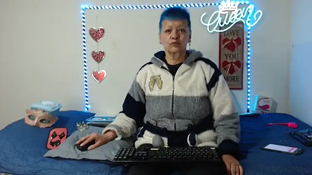 loquitaqueen011 online show from 09-17-25, 04:52