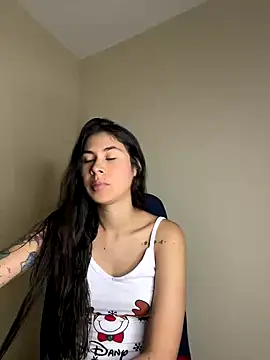 Snapshot of alia_bashar chatting on 09-27-25, 12:48 alia bashar online show from 09-27-25, 12:48