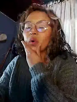 Snapshot of Hathorlove chatting on 12-30-24, 10:34 Hathorlove online show from 12-30-24, 10:34