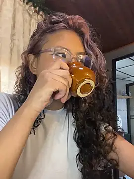 Snapshot of Hathorlove chatting on 01-25-25, 10:28 Hathorlove online show from 01-25-25, 10:28