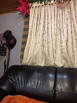 Snapshot of Hathorlove chatting on 01-29-25, 11:35 Hathorlove online show from 01-29-25, 11:35