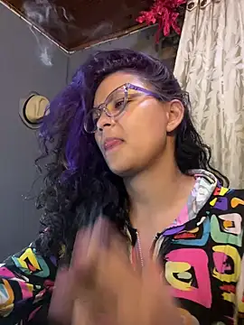 Snapshot of Hathorlove chatting on 02-13-25, 01:19 Hathorlove online show from 02-13-25, 01:19