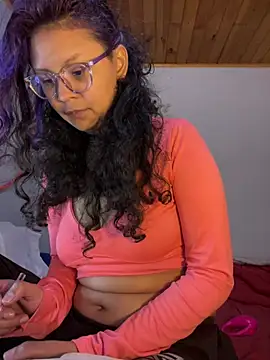 Snapshot of Hathorlove chatting on 02-15-25, 02:37 Hathorlove online show from 02-15-25, 02:37