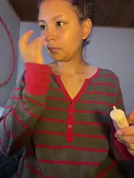 Snapshot of Hathorlove chatting on 02-18-25, 10:03 Hathorlove online show from 02-18-25, 10:03