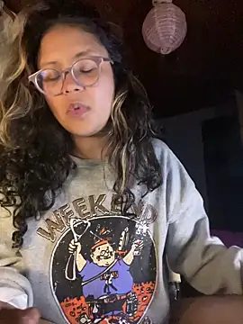 Snapshot of Hathorlove chatting on 09-19-25, 04:58 Hathorlove online show from 09-19-25, 04:58