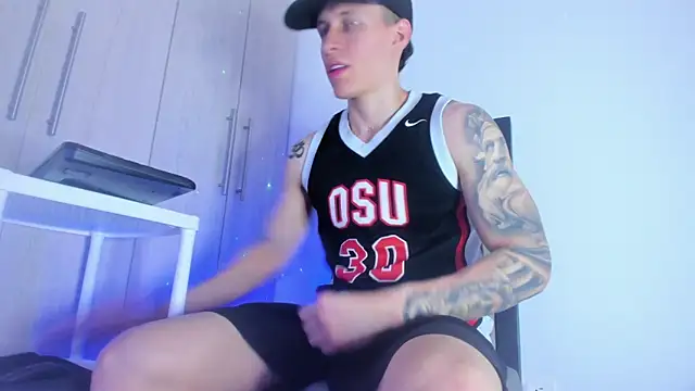 Snapshot of enzo_bvlgari chatting on 03-02-25, 09:43 enzo bvlgari online show from 03-02-25, 09:43