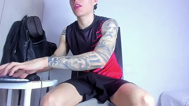 Snapshot of enzo_bvlgari chatting on 02-19-26, 03:19 enzo bvlgari online show from 02-19-26, 03:19