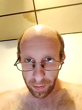 Snapshot of TaylorBlaze chatting on 10-24-25, 12:19 TaylorBlaze online show from 10-24-25, 12:19