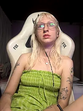 bunnydark00 online show from 11-06-25, 12:55