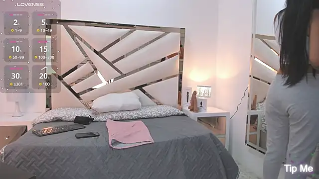 Snapshot of Naughty__Mom chatting on 01-15-25, 12:36 Naughty Mom online show from 01-15-25, 12:36