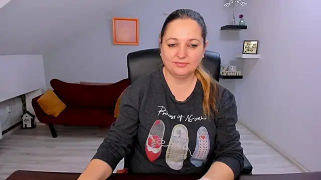 LollaGirl online show from 02-20-26, 04:20