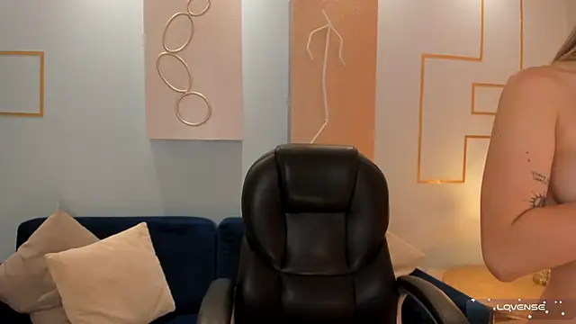 EveBensonX online show from 01-11-25, 10:29