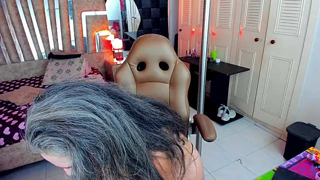 cute sassy online show from 04-19-26, 05:29