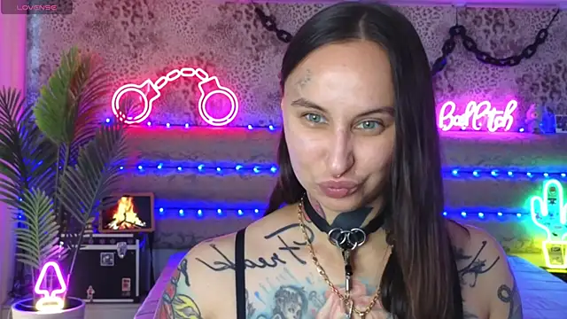 Snapshot of Cool_Freak_ chatting on 07-26-26, 10:22 Cool Freak online show from 07-26-26, 10:22