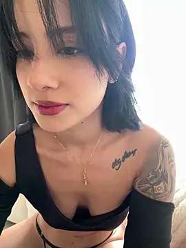 Snapshot of Ale_Lewis chatting on 01-04-25, 08:37 Ale Lewis online show from 01-04-25, 08:37