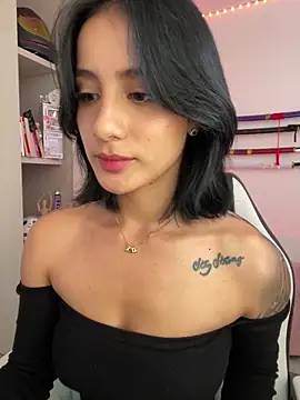 Snapshot of Ale_Lewis chatting on 03-06-25, 08:27 Ale Lewis online show from 03-06-25, 08:27